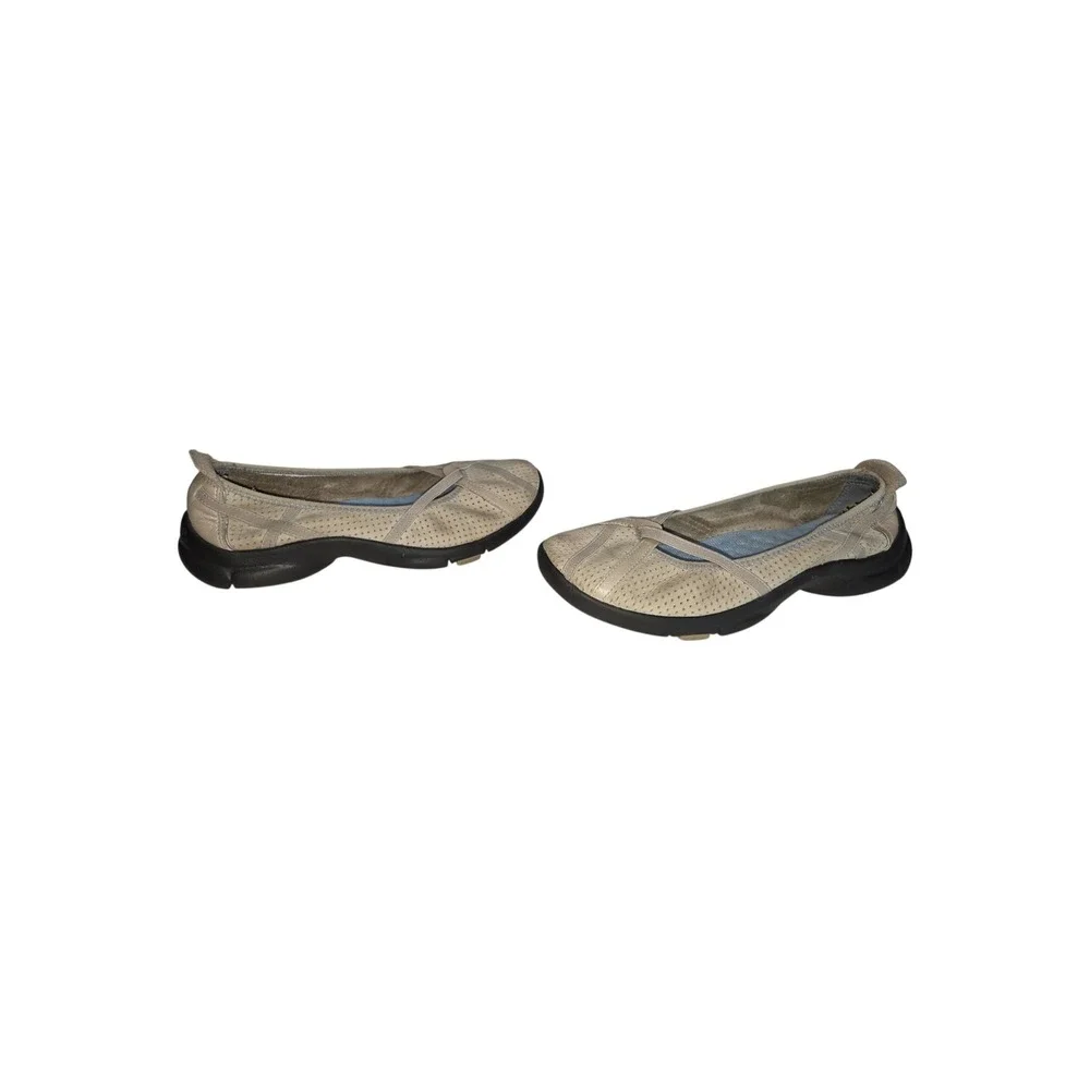 Privo by Clarks Womens 7M Tan Beige Leather Perforated Ballet Flats.